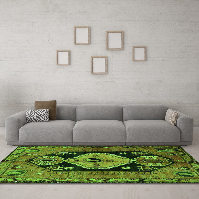Machine Washable Persian Green Traditional Area Rugs in a Living Room,, wshtr211grn