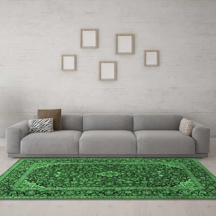 Machine Washable Medallion Emerald Green Traditional Area Rugs in a Living Room,, wshtr2122emgrn