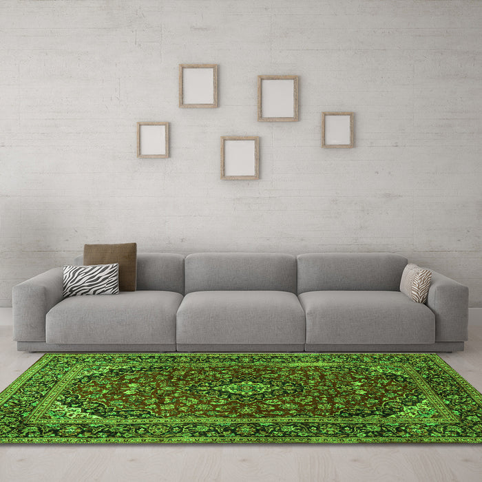 Machine Washable Medallion Green Traditional Area Rugs in a Living Room,, wshtr2122grn