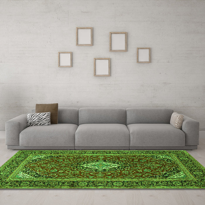 Machine Washable Medallion Green Traditional Area Rugs in a Living Room,, wshtr2123grn