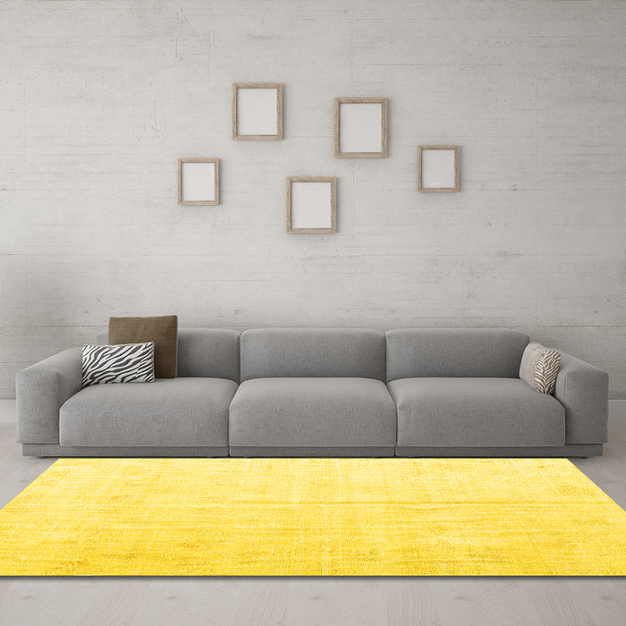 Machine Washable Persian Yellow Traditional Rug in a Living Room, wshtr2125yw