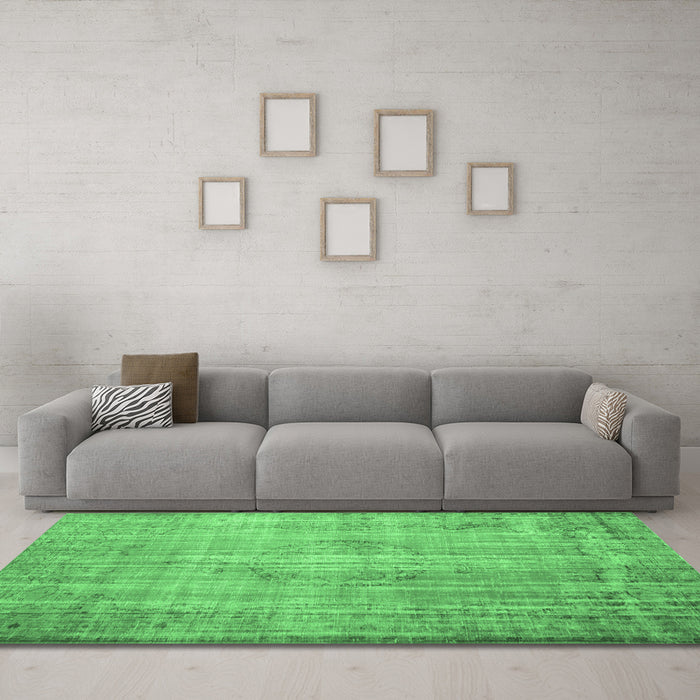 Machine Washable Persian Emerald Green Traditional Area Rugs in a Living Room,, wshtr2127emgrn