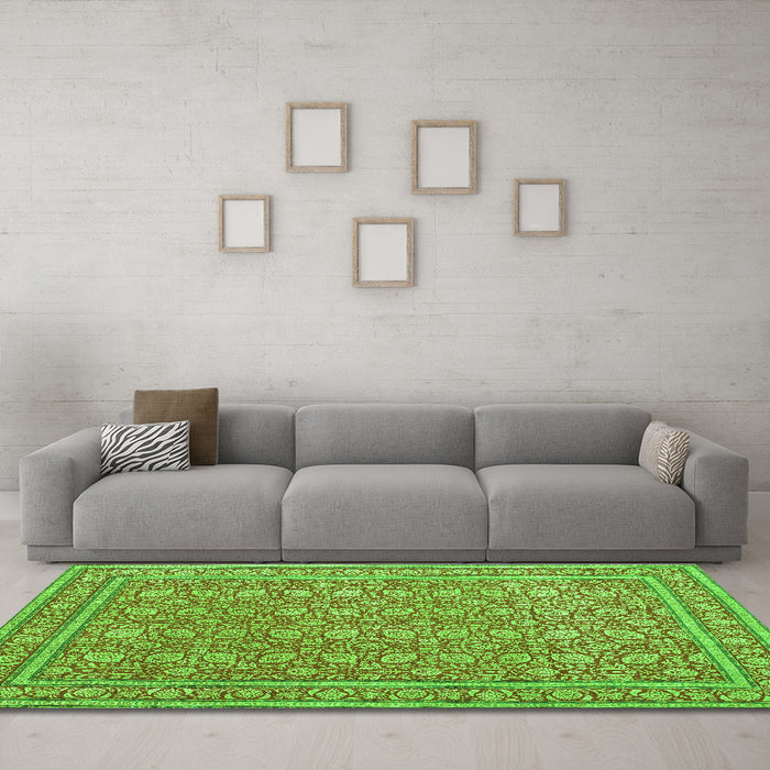 Machine Washable Persian Green Traditional Area Rugs in a Living Room,, wshtr212grn