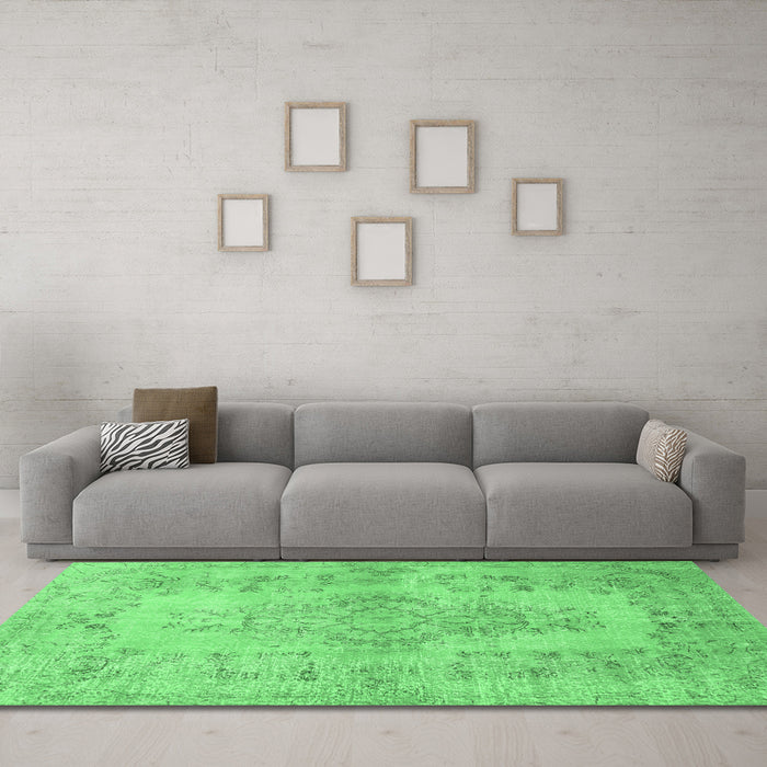 Machine Washable Persian Emerald Green Traditional Area Rugs in a Living Room,, wshtr2130emgrn