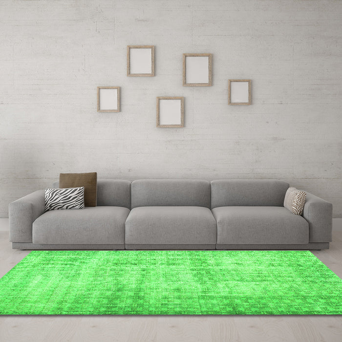 Machine Washable Persian Green Traditional Area Rugs in a Living Room,, wshtr2132grn