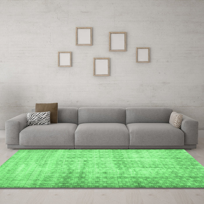 Machine Washable Persian Emerald Green Traditional Area Rugs in a Living Room,, wshtr2132emgrn