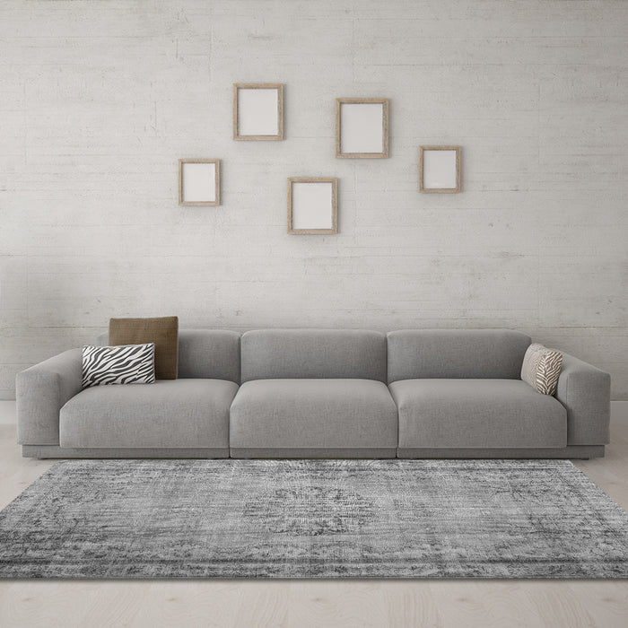 Machine Washable Persian Gray Traditional Rug in a Living Room,, wshtr2133gry