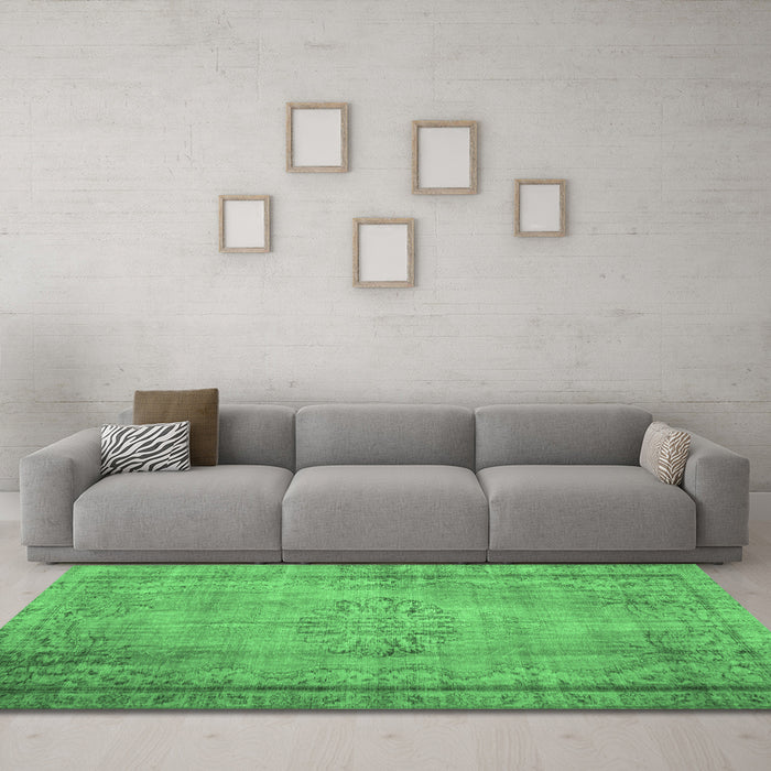 Machine Washable Persian Emerald Green Traditional Area Rugs in a Living Room,, wshtr2133emgrn