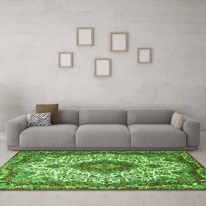 Machine Washable Medallion Green Traditional Area Rugs in a Living Room,, wshtr2136grn