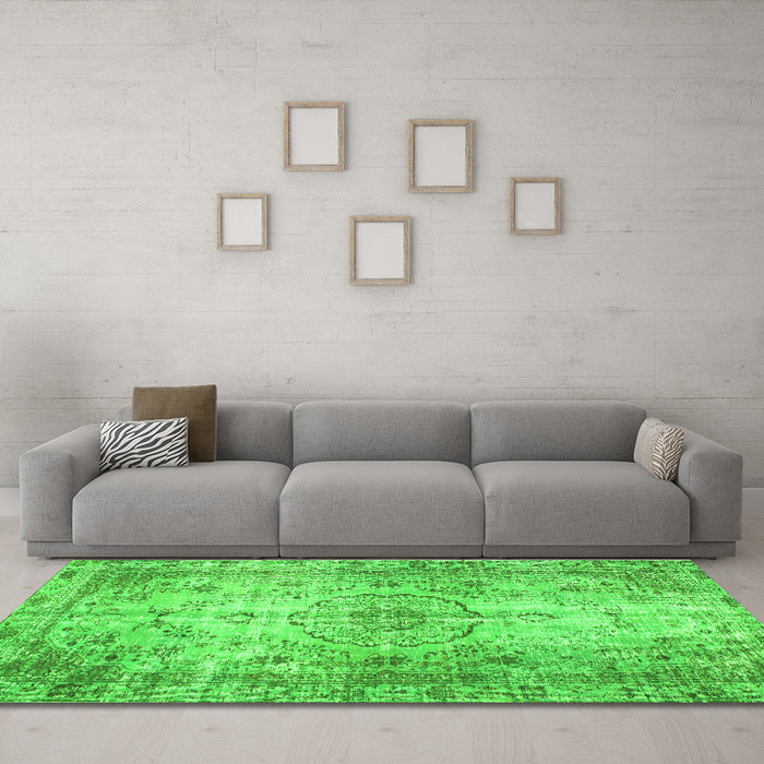Machine Washable Persian Green Traditional Area Rugs in a Living Room,, wshtr2137grn