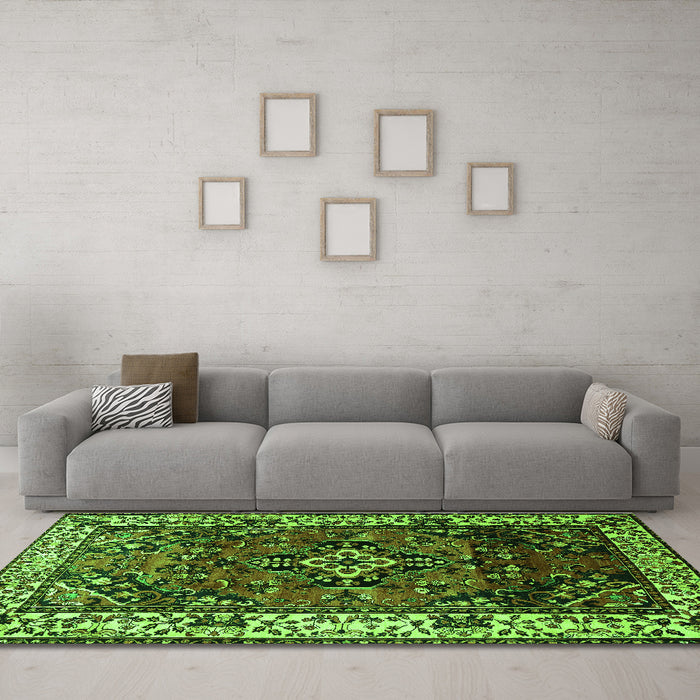Machine Washable Persian Green Traditional Area Rugs in a Living Room,, wshtr2138grn