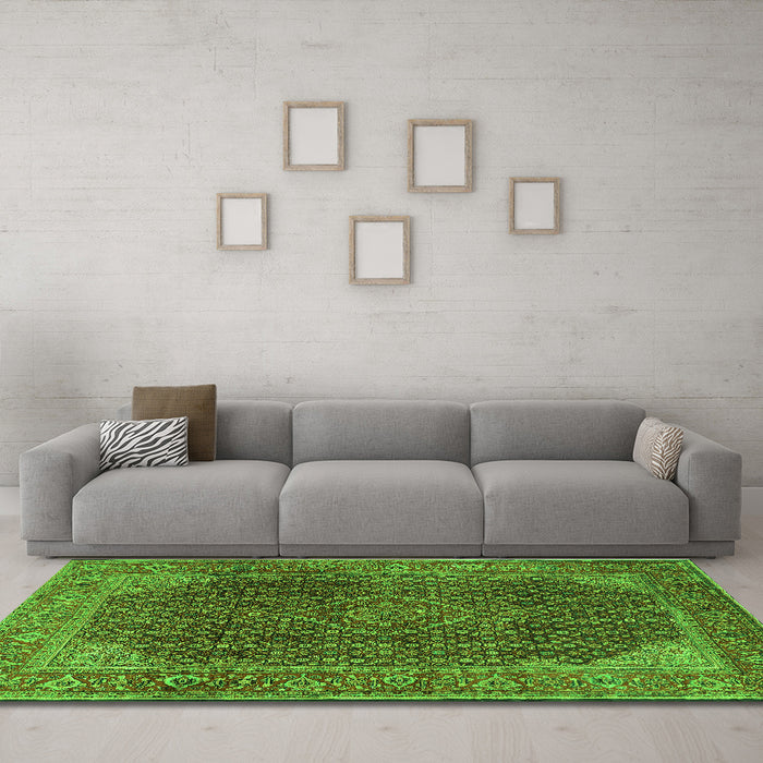 Machine Washable Persian Green Traditional Area Rugs in a Living Room,, wshtr2139grn