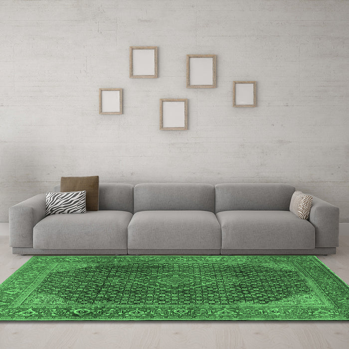 Machine Washable Persian Emerald Green Traditional Area Rugs in a Living Room,, wshtr2139emgrn
