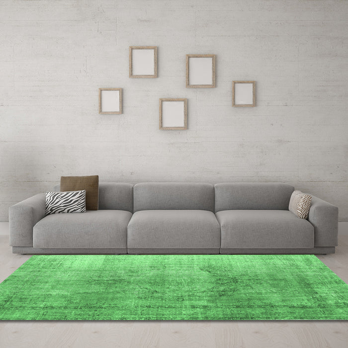 Machine Washable Persian Emerald Green Traditional Area Rugs in a Living Room,, wshtr2141emgrn