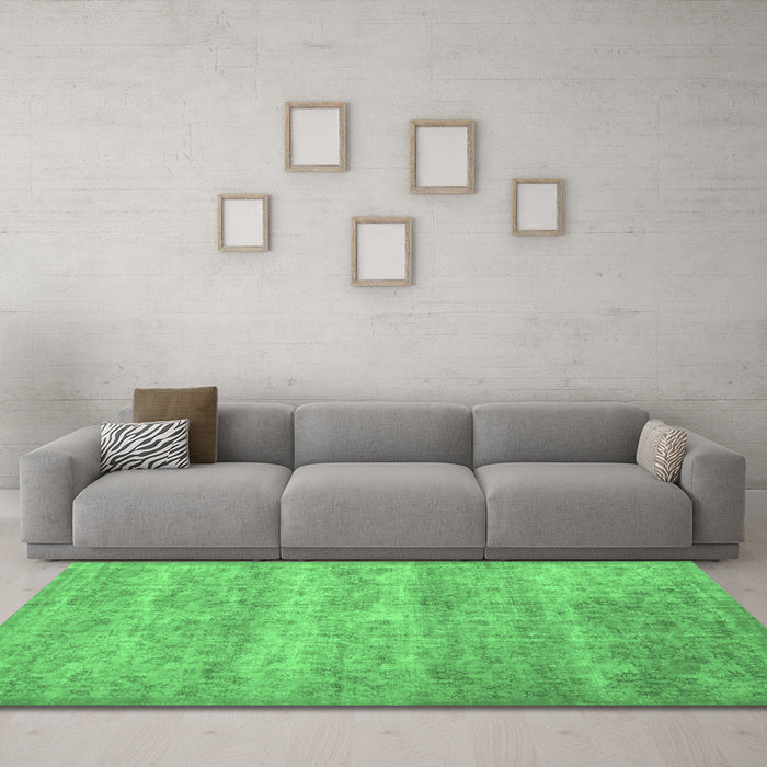 Machine Washable Persian Emerald Green Traditional Area Rugs in a Living Room,, wshtr2144emgrn