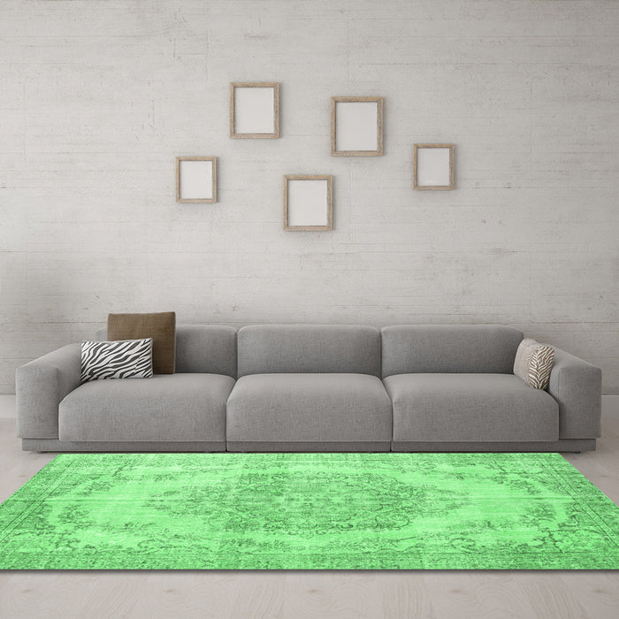 Machine Washable Persian Emerald Green Traditional Area Rugs in a Living Room,, wshtr2147emgrn