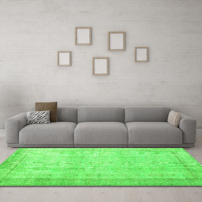 Machine Washable Persian Green Traditional Area Rugs in a Living Room,, wshtr2148grn