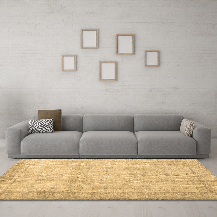 Machine Washable Persian Brown Traditional Rug in a Living Room,, wshtr2148brn