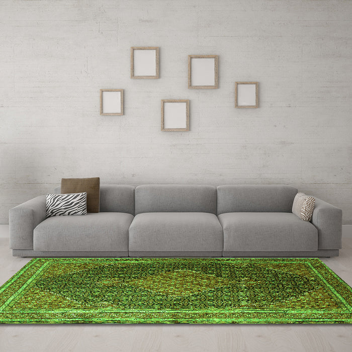 Machine Washable Persian Green Traditional Area Rugs in a Living Room,, wshtr2153grn