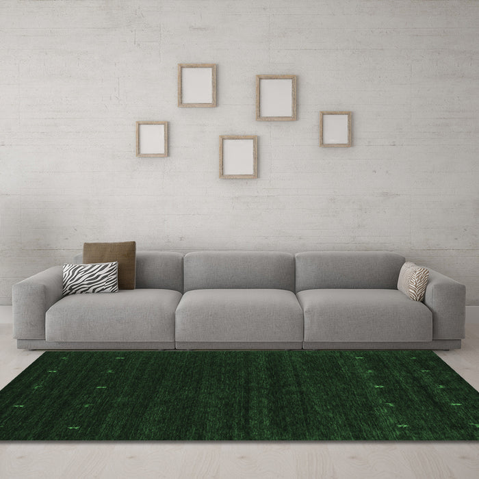 Machine Washable Persian Emerald Green Traditional Area Rugs in a Living Room,, wshtr2154emgrn