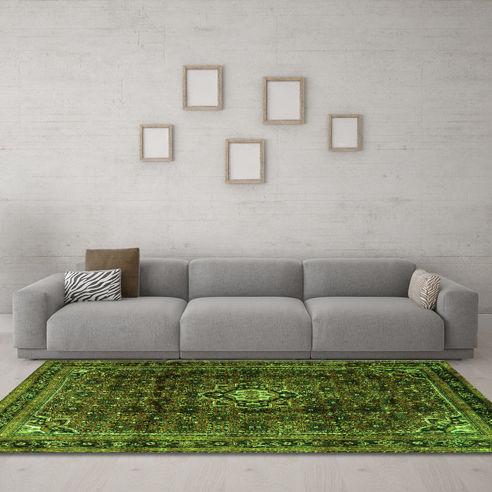 Machine Washable Persian Green Traditional Area Rugs in a Living Room,, wshtr2158grn