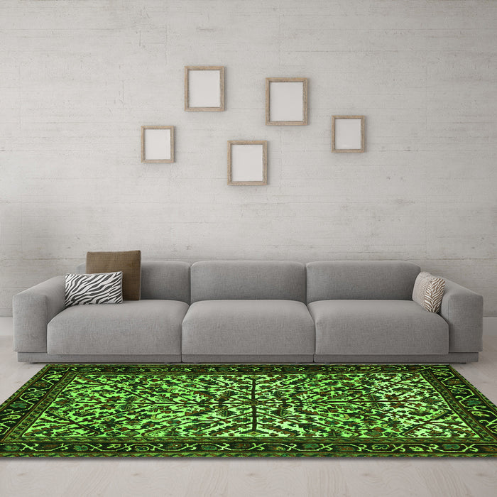 Machine Washable Persian Green Traditional Area Rugs in a Living Room,, wshtr2163grn