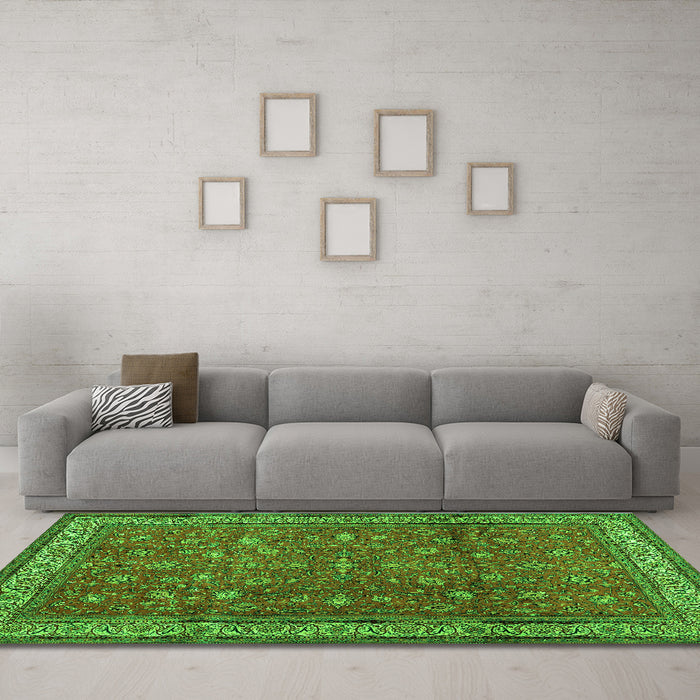 Machine Washable Persian Green Traditional Area Rugs in a Living Room,, wshtr2164grn