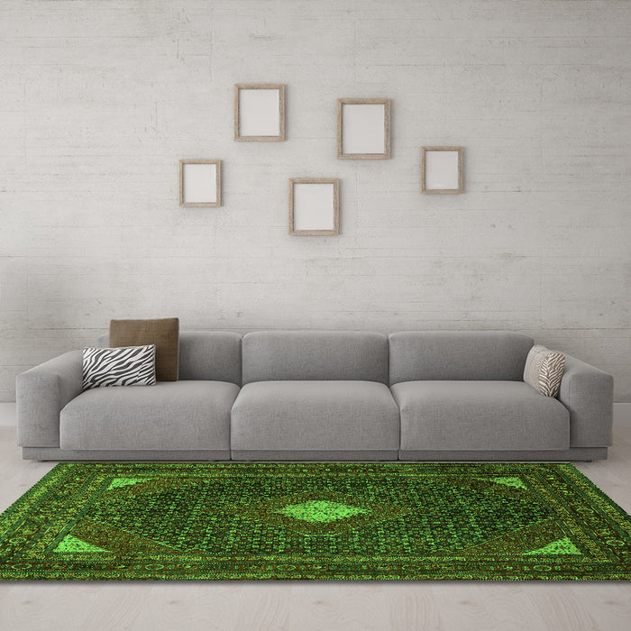 Machine Washable Persian Green Traditional Area Rugs in a Living Room,, wshtr2173grn