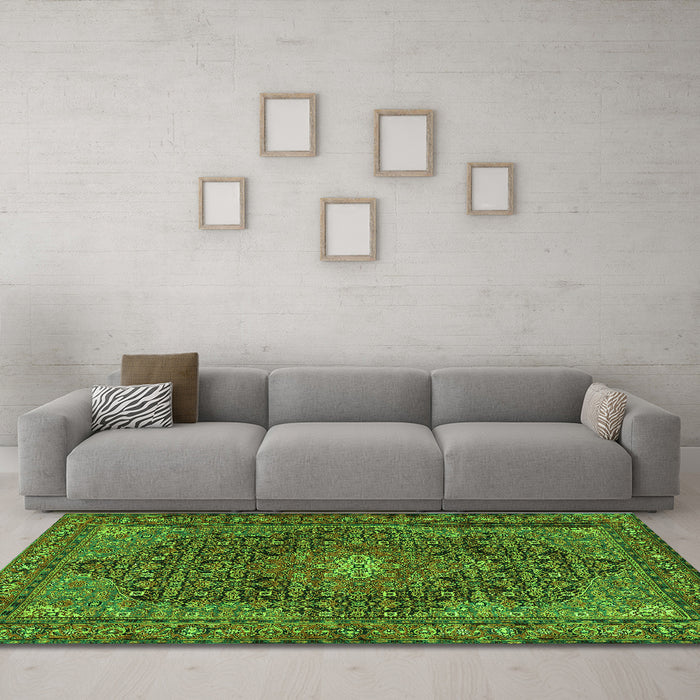 Machine Washable Persian Green Traditional Area Rugs in a Living Room,, wshtr2176grn