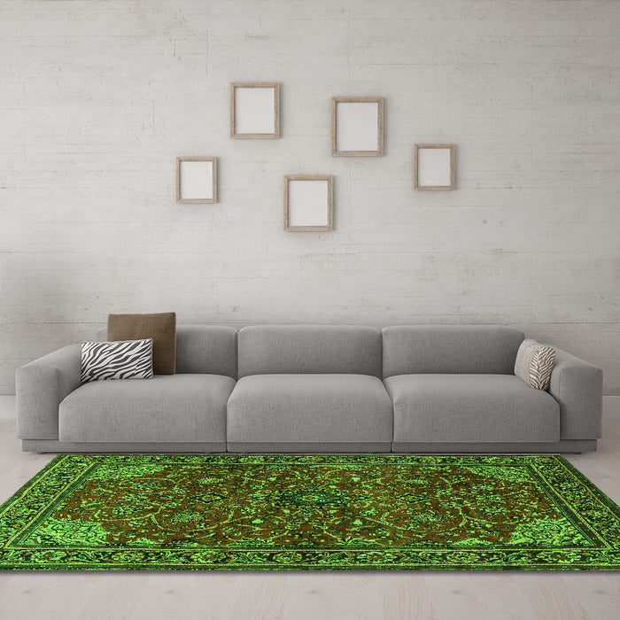 Machine Washable Persian Green Traditional Area Rugs in a Living Room,, wshtr2179grn