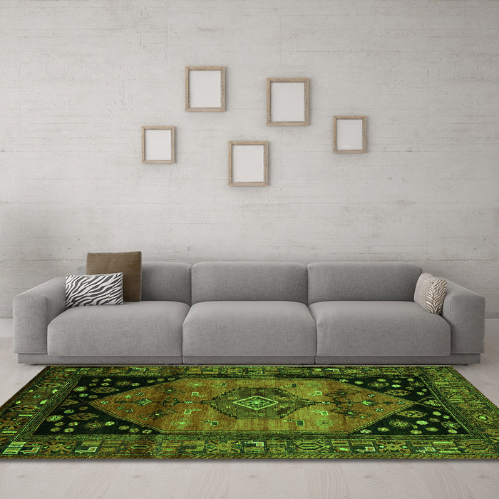 Machine Washable Persian Green Traditional Area Rugs in a Living Room,, wshtr217grn