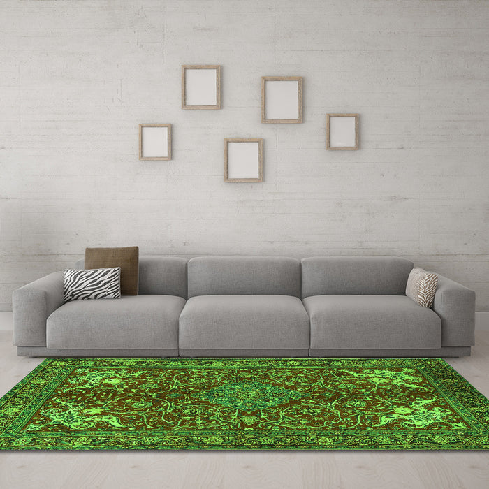 Machine Washable Persian Green Traditional Area Rugs in a Living Room,, wshtr2181grn