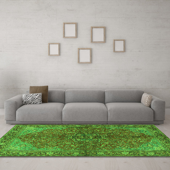 Machine Washable Persian Green Traditional Area Rugs in a Living Room,, wshtr2182grn
