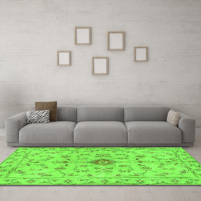 Machine Washable Persian Green Traditional Area Rugs in a Living Room,, wshtr2183grn