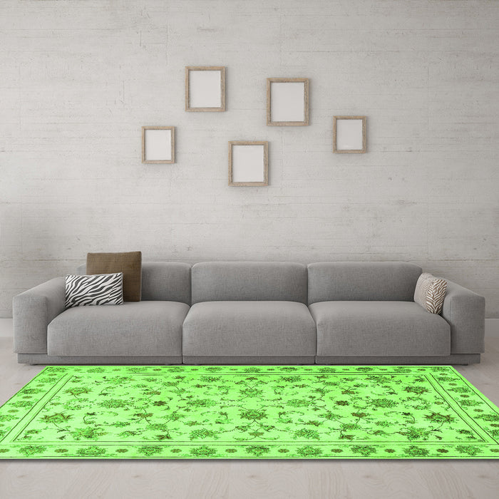 Machine Washable Persian Green Traditional Area Rugs in a Living Room,, wshtr2185grn