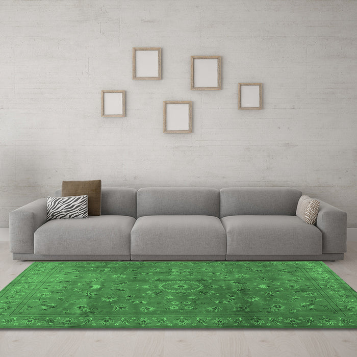 Machine Washable Persian Emerald Green Traditional Area Rugs in a Living Room,, wshtr2186emgrn