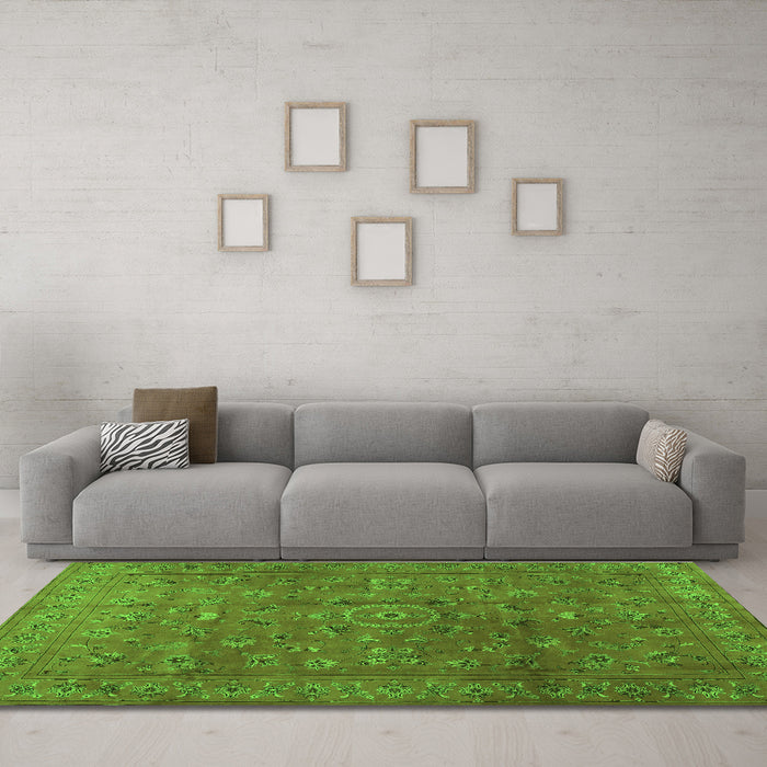 Machine Washable Persian Green Traditional Area Rugs in a Living Room,, wshtr2186grn