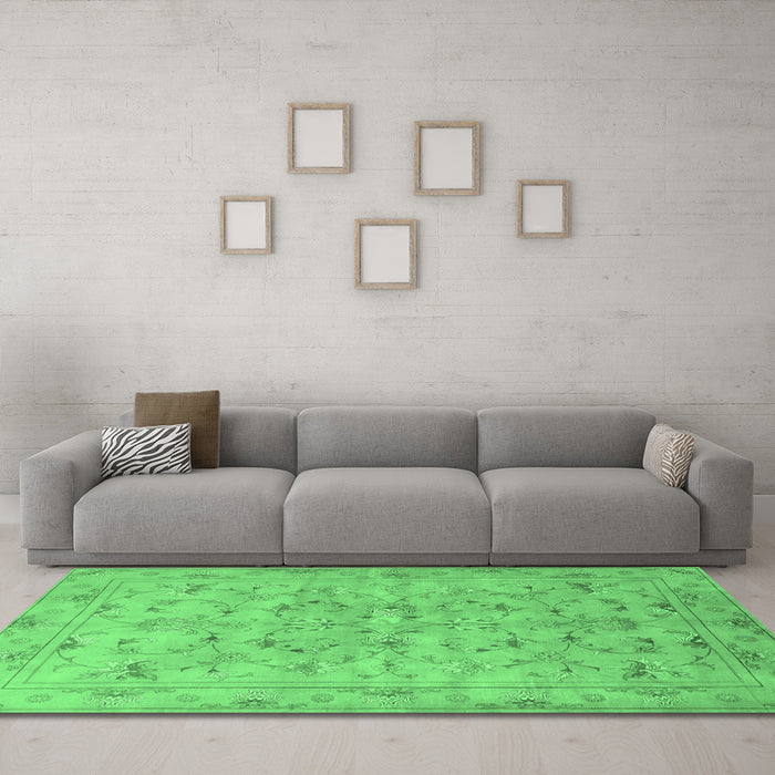 Machine Washable Persian Emerald Green Traditional Area Rugs in a Living Room,, wshtr2187emgrn