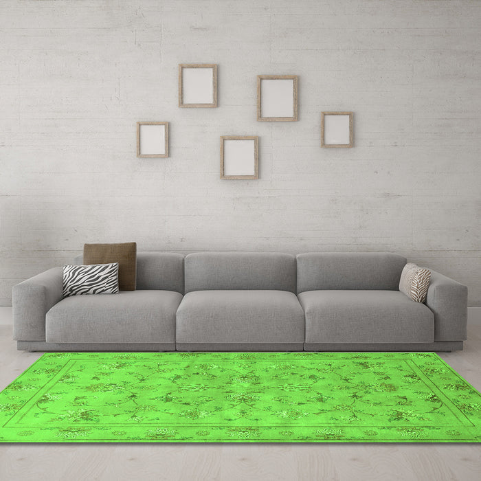 Machine Washable Persian Green Traditional Area Rugs in a Living Room,, wshtr2187grn