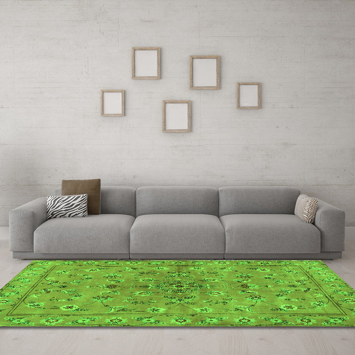 Machine Washable Persian Green Traditional Area Rugs in a Living Room,, wshtr2188grn