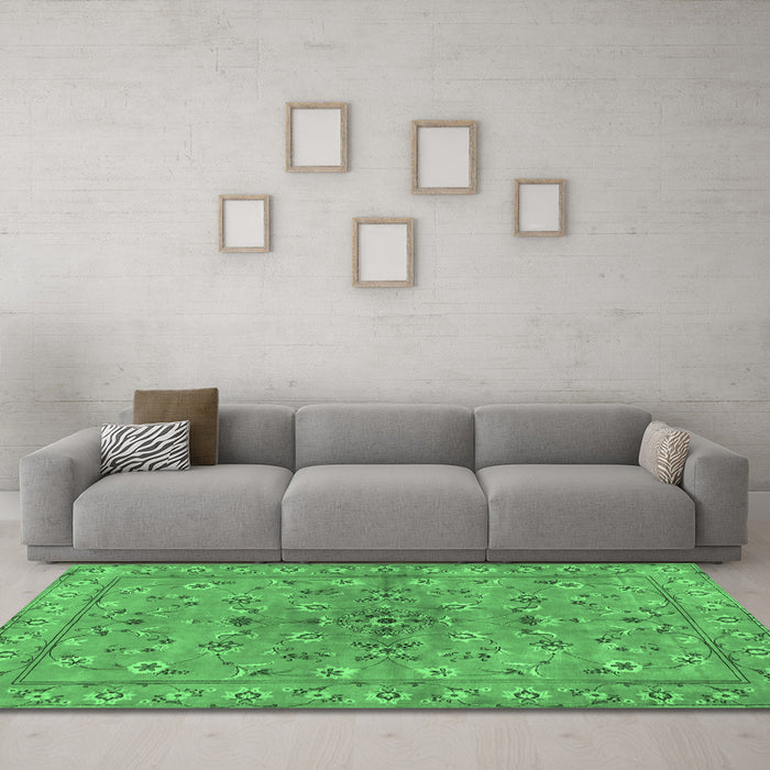 Machine Washable Persian Emerald Green Traditional Area Rugs in a Living Room,, wshtr2188emgrn