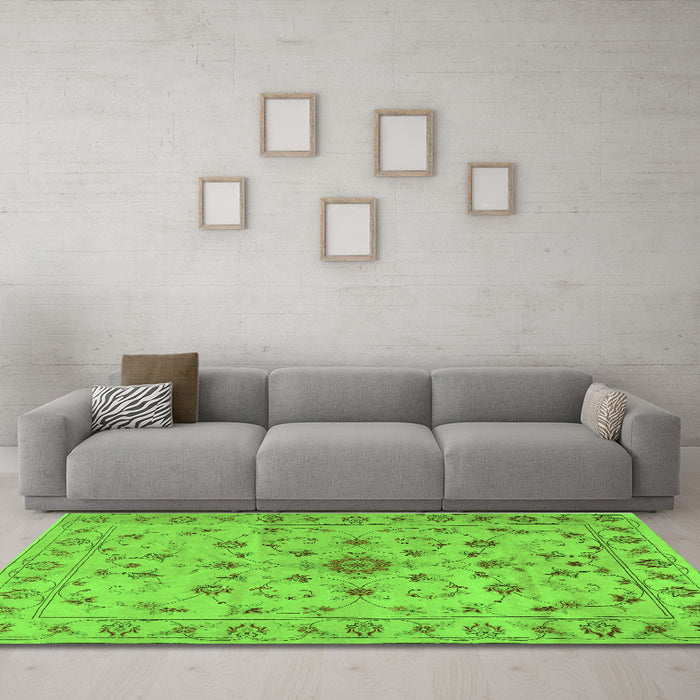 Machine Washable Persian Green Traditional Area Rugs in a Living Room,, wshtr2189grn