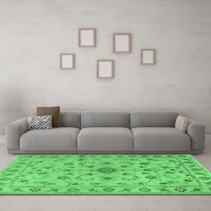 Machine Washable Persian Emerald Green Traditional Area Rugs in a Living Room,, wshtr2189emgrn