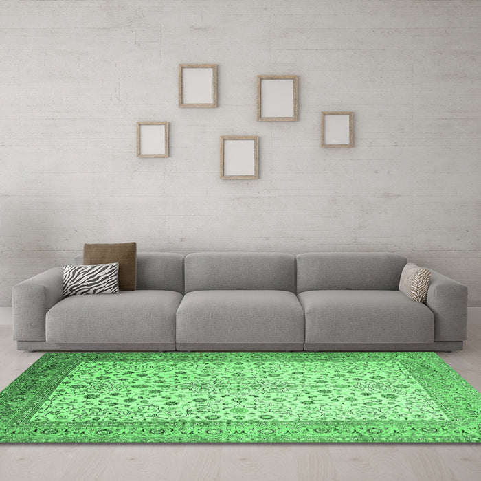 Machine Washable Persian Emerald Green Traditional Area Rugs in a Living Room,, wshtr218emgrn