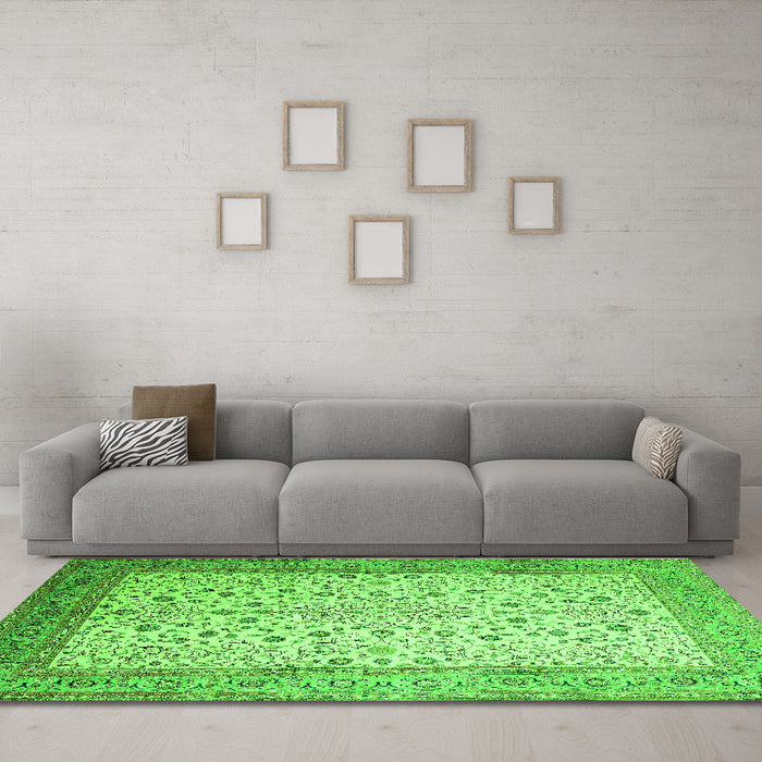 Machine Washable Persian Green Traditional Area Rugs in a Living Room,, wshtr218grn