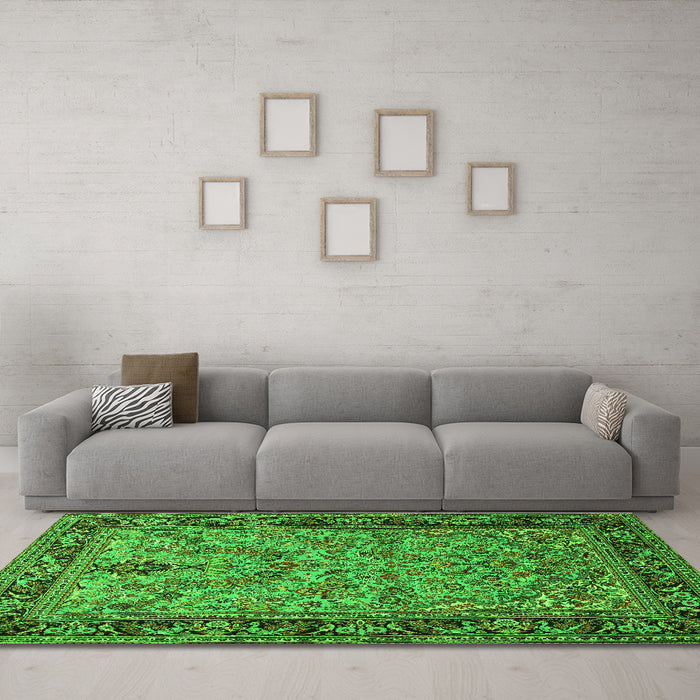 Machine Washable Persian Green Traditional Area Rugs in a Living Room,, wshtr2190grn