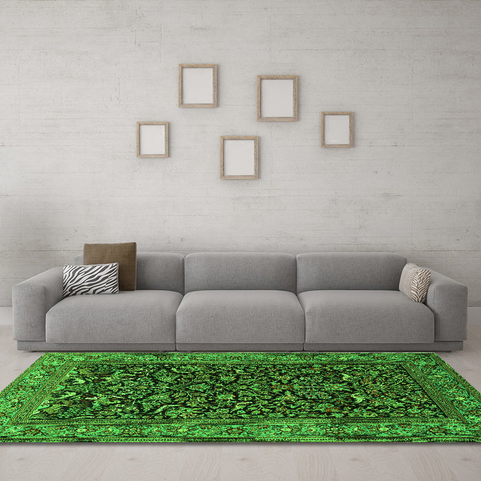 Machine Washable Persian Green Traditional Area Rugs in a Living Room,, wshtr2192grn