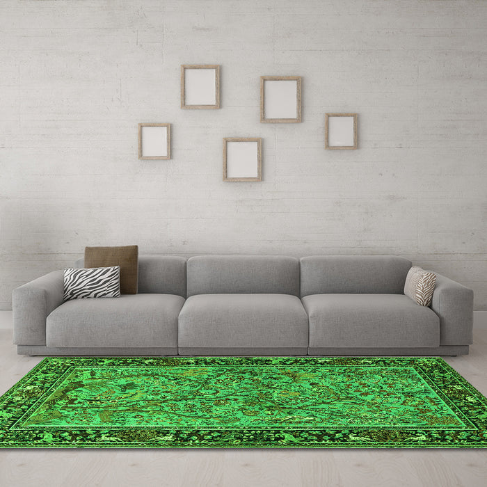 Machine Washable Animal Green Traditional Area Rugs in a Living Room,, wshtr2197grn