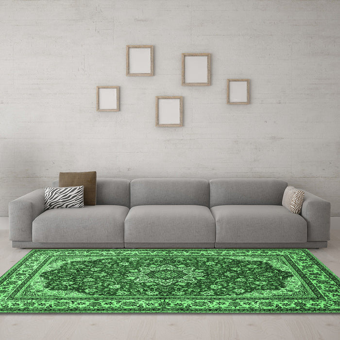 Machine Washable Medallion Emerald Green Traditional Area Rugs in a Living Room,, wshtr21emgrn