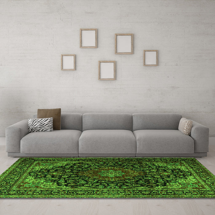 Machine Washable Persian Green Traditional Area Rugs in a Living Room,, wshtr2204grn